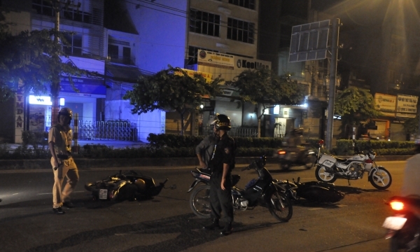 Đội CSGT Tân Sơn Nhất 'bỏ mặc' tai nạn giao thông